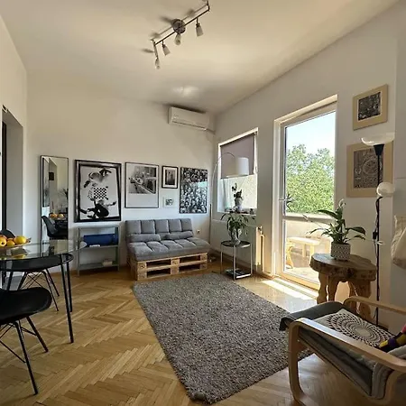 2 Bedroom Artsy Apartamento Bucareste