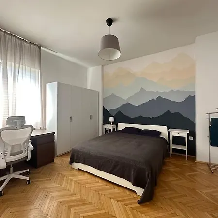2 Bedroom Artsy *